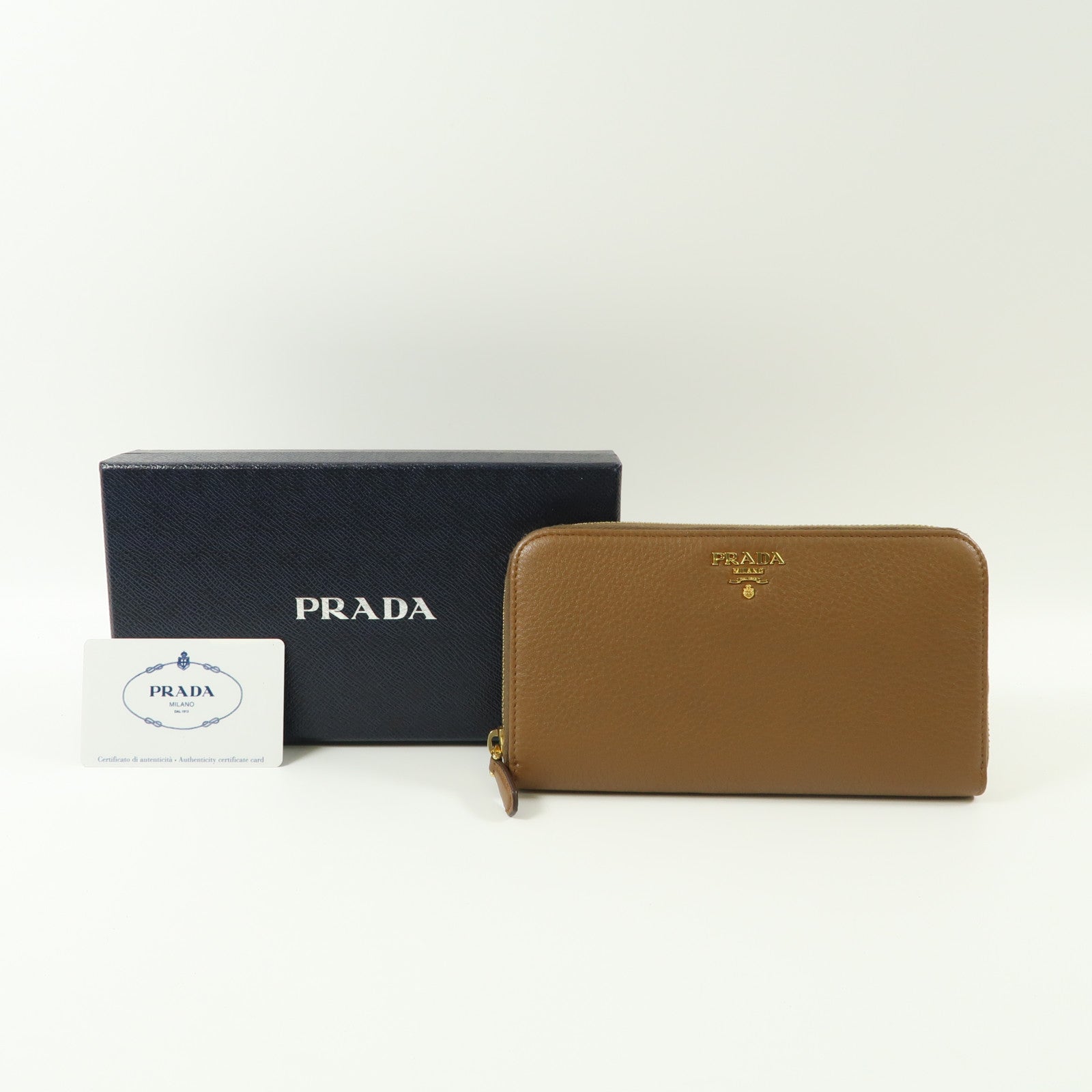 PRADA 牛皮皮革Zipper Long Round Wallet金扣長錢包啡色