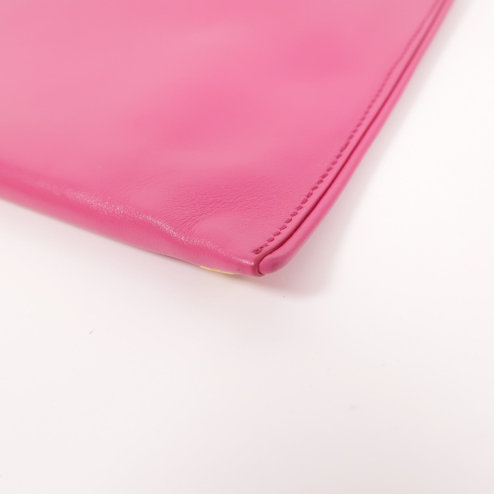 Miu Miu 牛皮皮革Clutch Bag金扣手拿包