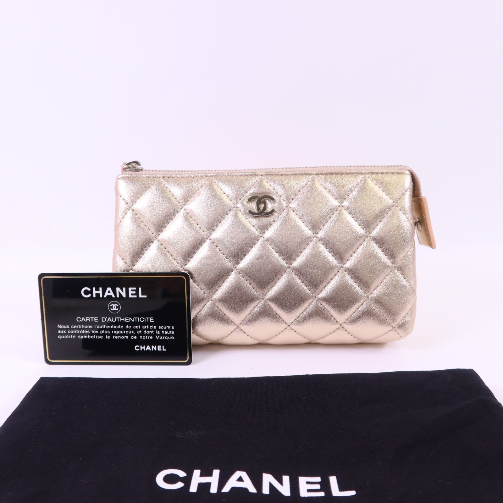 CHANEL 羊皮皮革Pouch銀扣手拿包