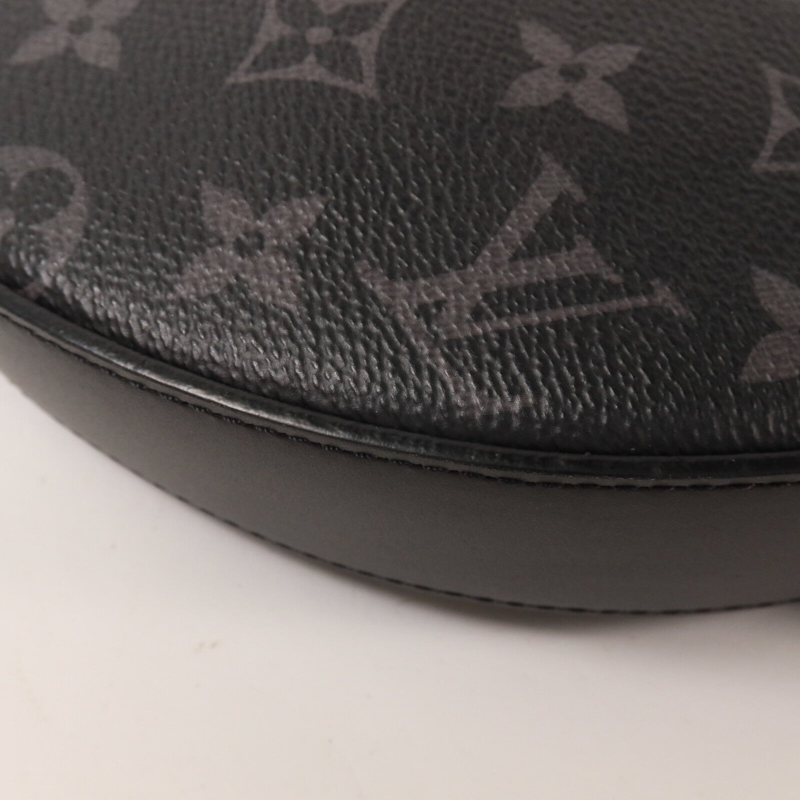 LOUIS VUITTON Monogram Eclipse Moon肩背袋