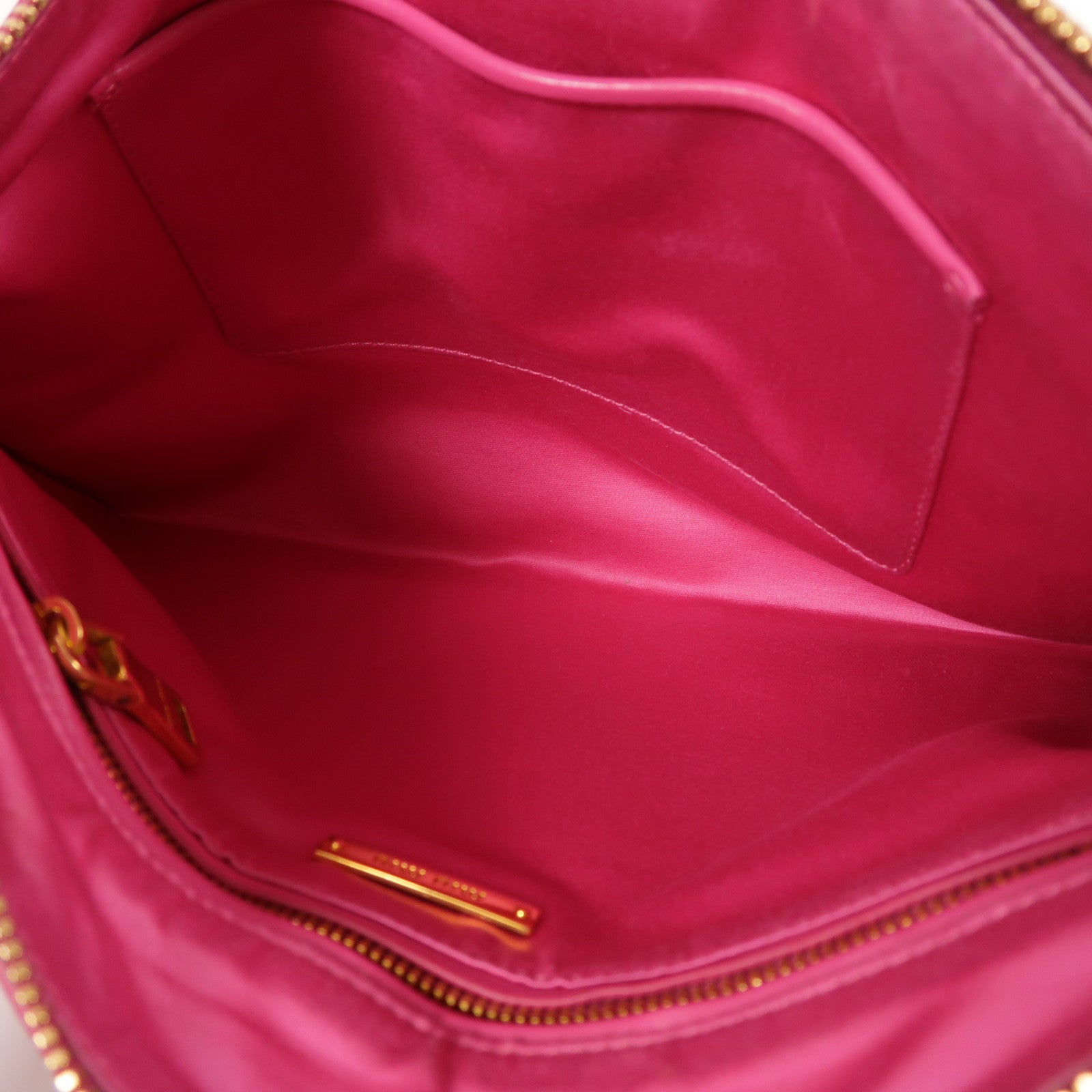 Miu Miu 牛皮皮革Clutch Bag金扣手拿包