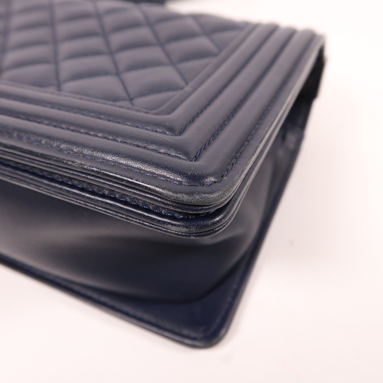 CHANEL 牛皮皮革Boy Chanel銀扣鏈帶肩背袋