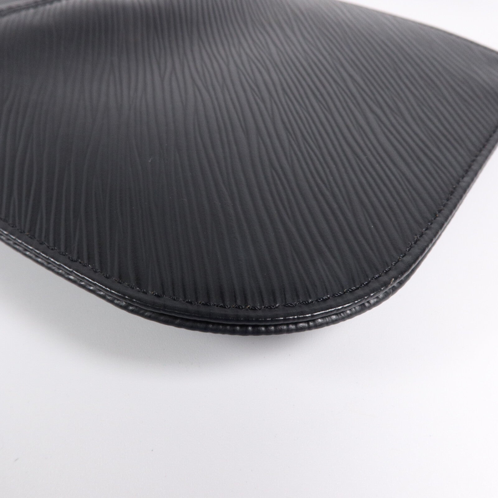 LOUIS VUITTON Epi Pochette Demi Lune肩背袋
