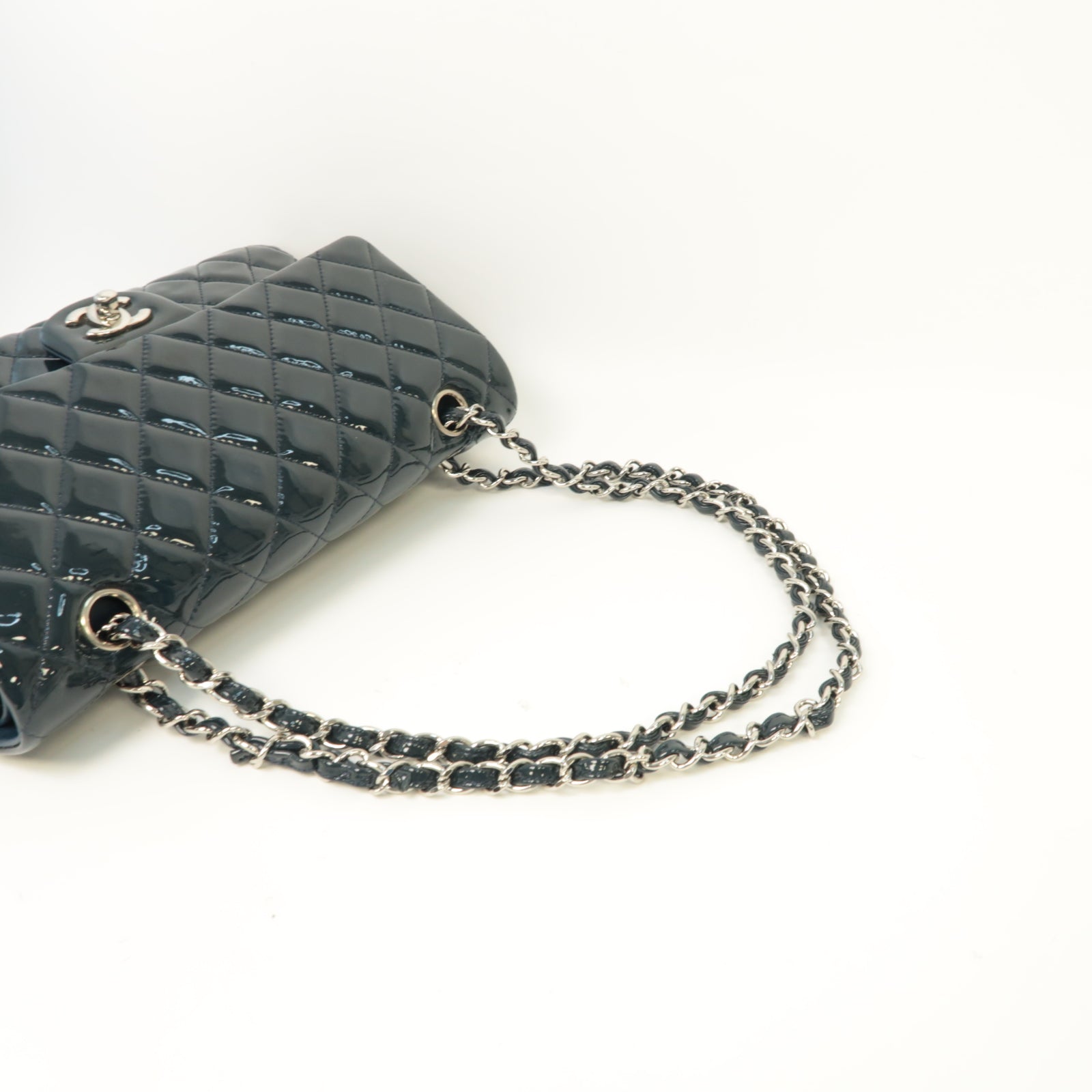 CHANEL 【激減優惠】菱格漆皮皮革Classic Flap 25銀扣鏈帶肩背袋藍色