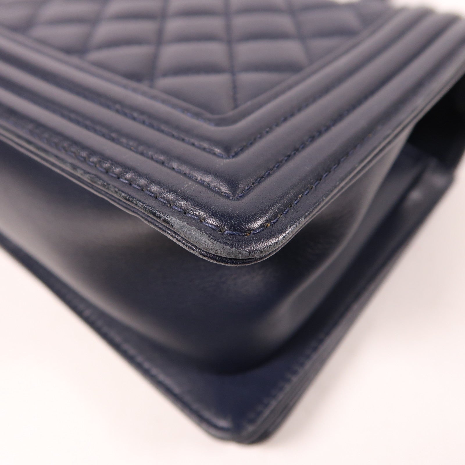 CHANEL 牛皮皮革Boy Chanel銀扣鏈帶肩背袋