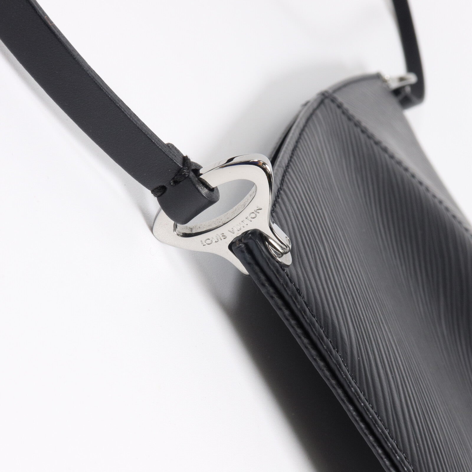 LOUIS VUITTON Epi Pochette Demi Lune肩背袋