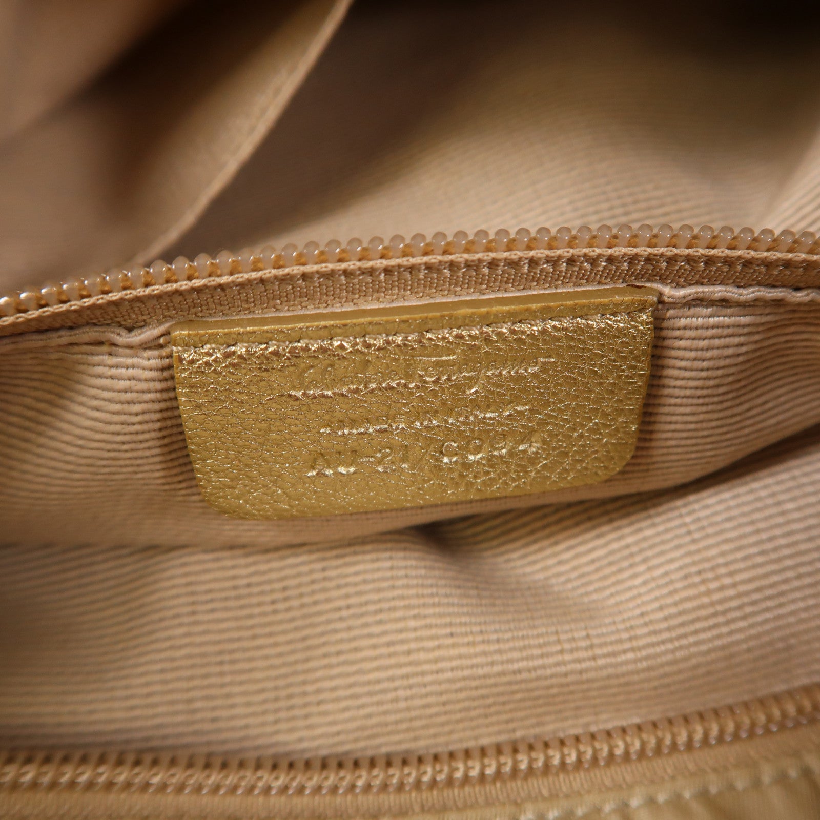 Salvatore Ferragamo 尼龍2 Way Shoulder金扣手挽肩背兩用袋