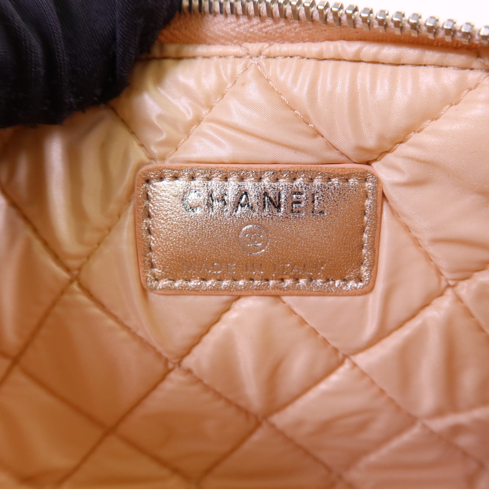 CHANEL 羊皮皮革Pouch銀扣手拿包