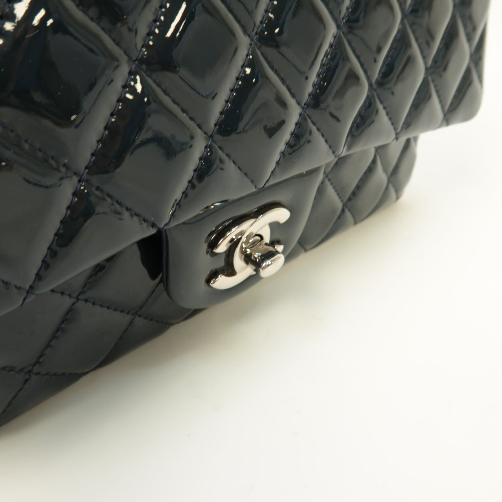 CHANEL 【激減優惠】菱格漆皮皮革Classic Flap 25銀扣鏈帶肩背袋藍色