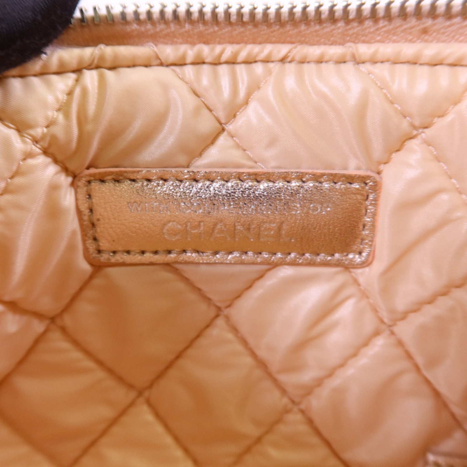 CHANEL 羊皮皮革Pouch銀扣手拿包