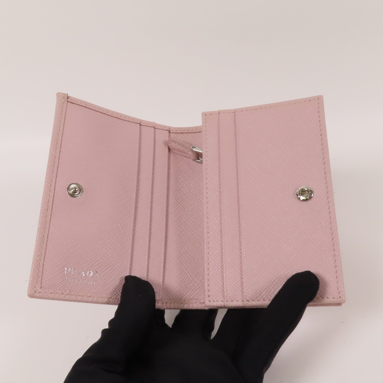 PRADA Saffiano皮革Wallet銀扣錢包