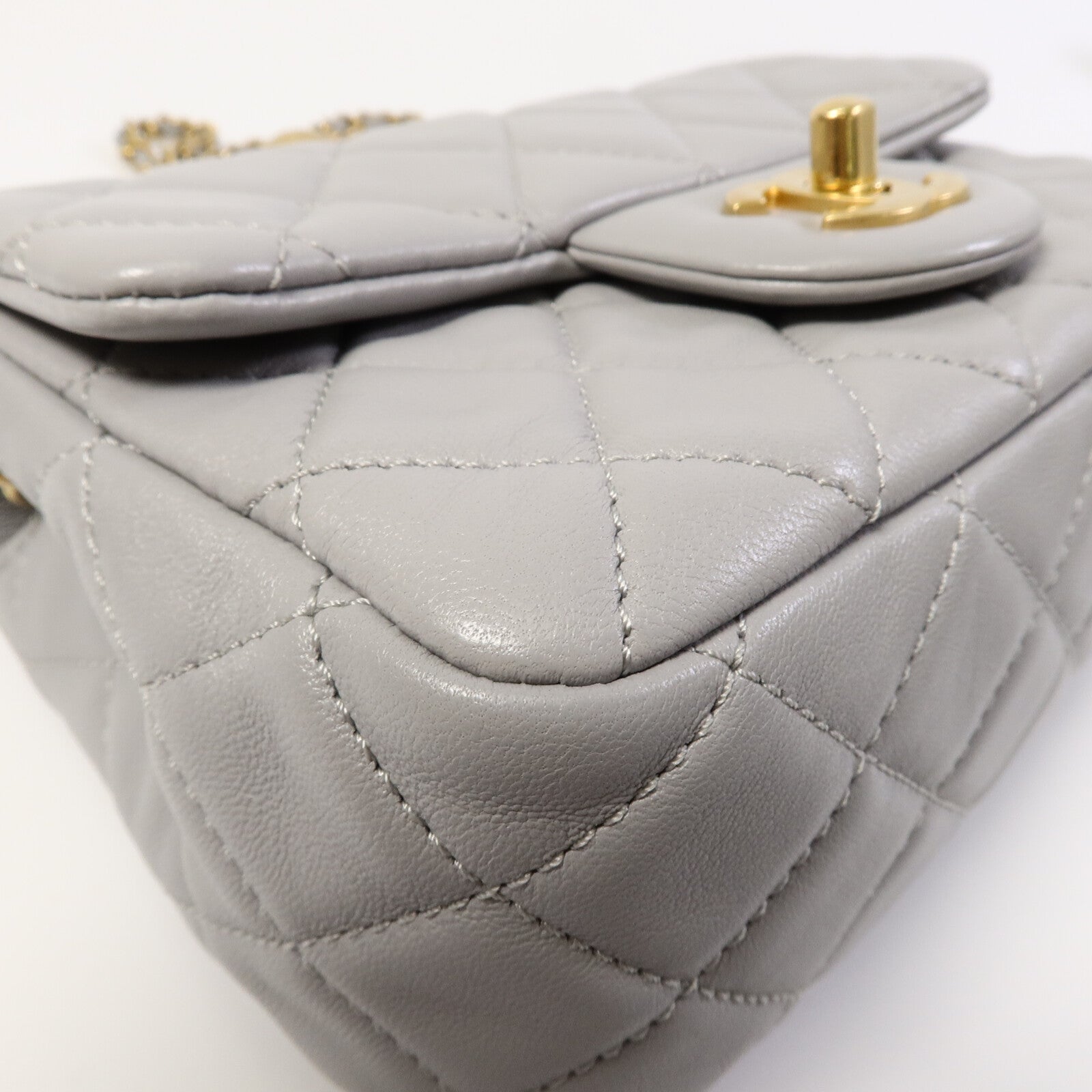CHANEL 羊皮皮革Classic 17 Goldball鏈帶肩背袋