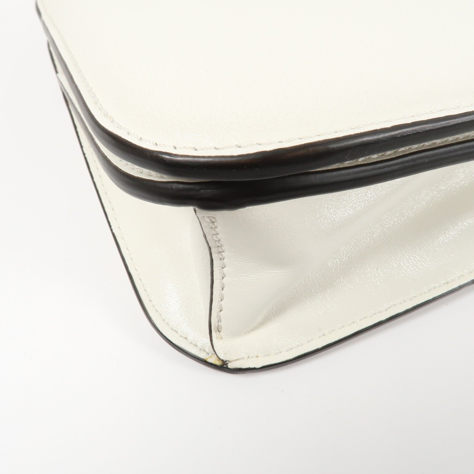 FENDI 牛皮皮革Karligraphy Pocket Shoulder Bag鏈帶肩背袋