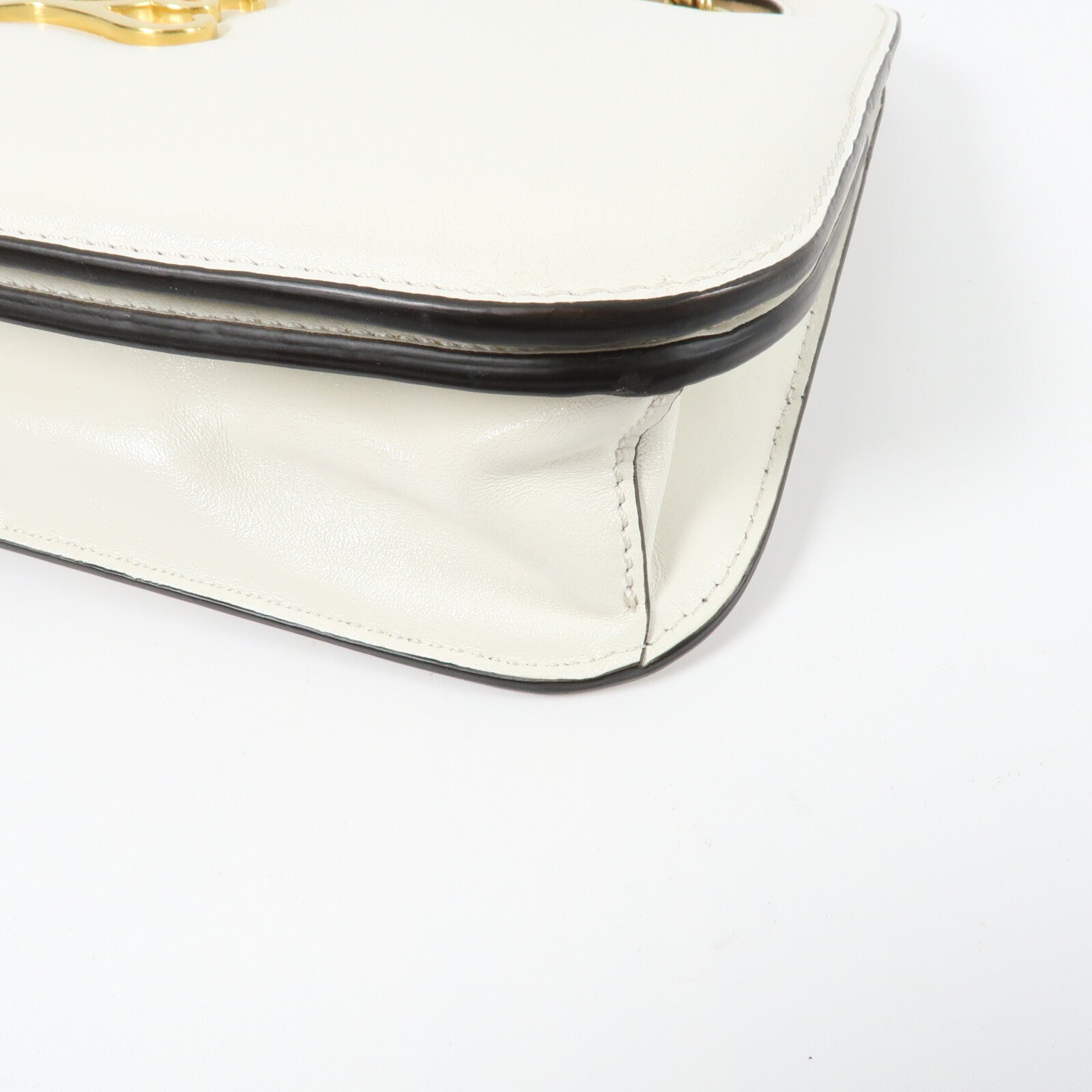 FENDI 牛皮皮革Karligraphy Pocket Shoulder Bag鏈帶肩背袋