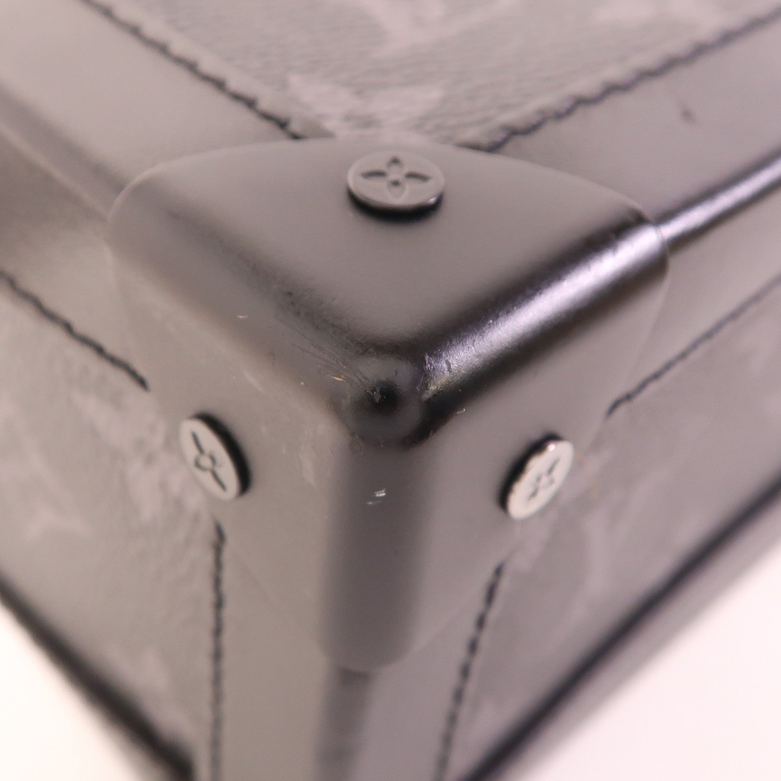 LOUIS VUITTON Monogram Eclipse Soft Trunk肩背袋