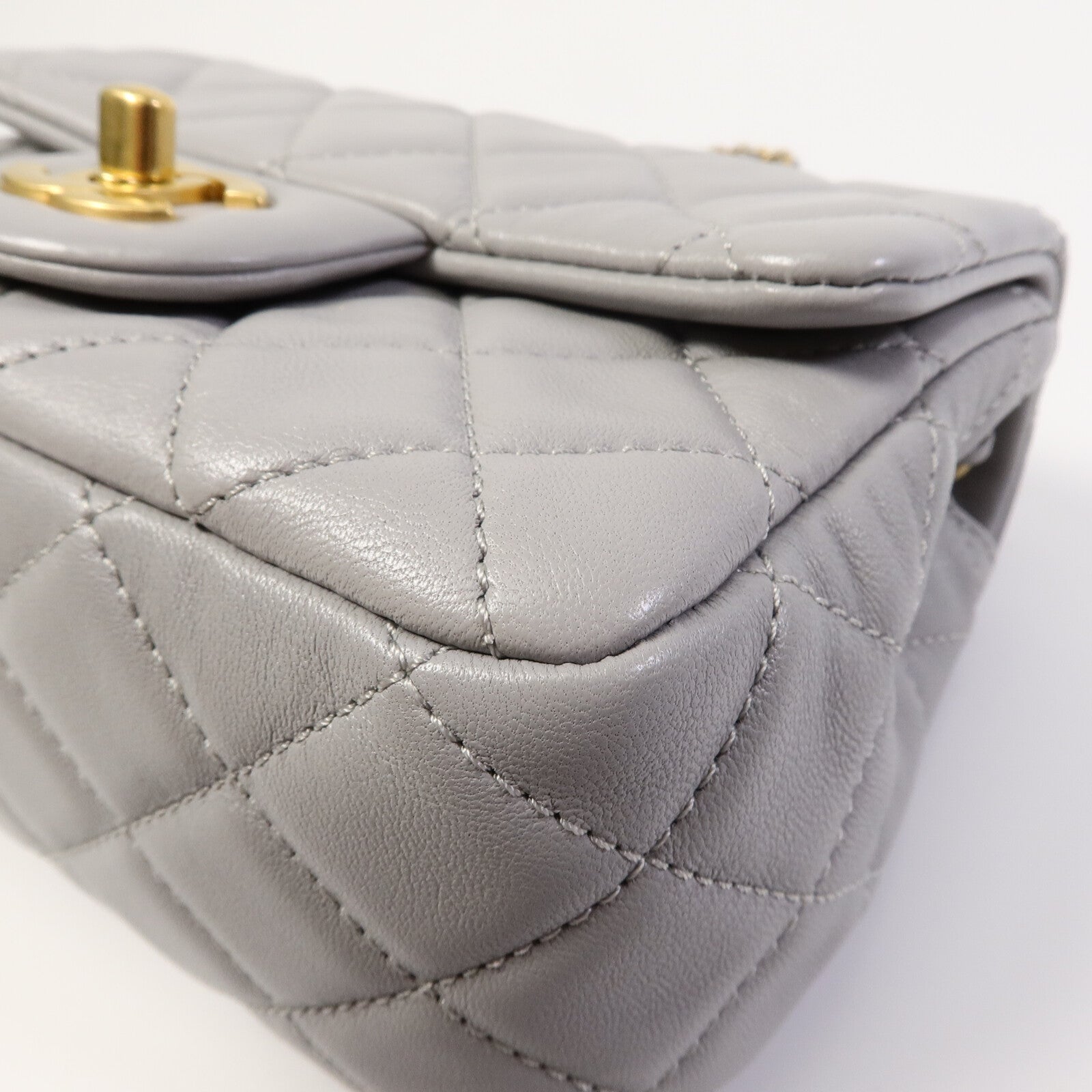 CHANEL 羊皮皮革Classic 17 Goldball鏈帶肩背袋