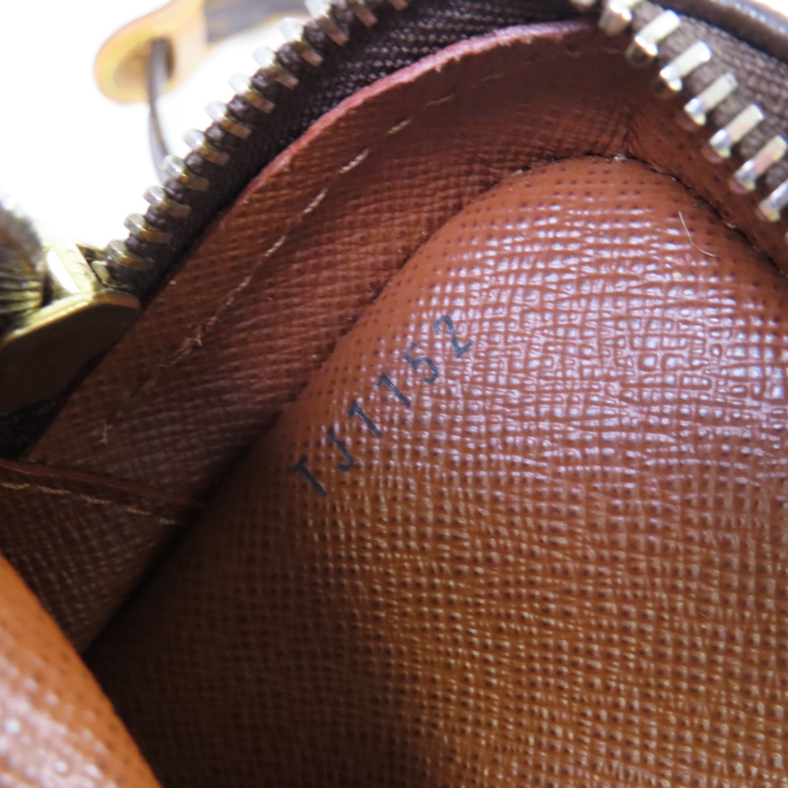 LOUIS VUITTON Monogram Amazon Shoulder Bag金扣肩背袋啡色
