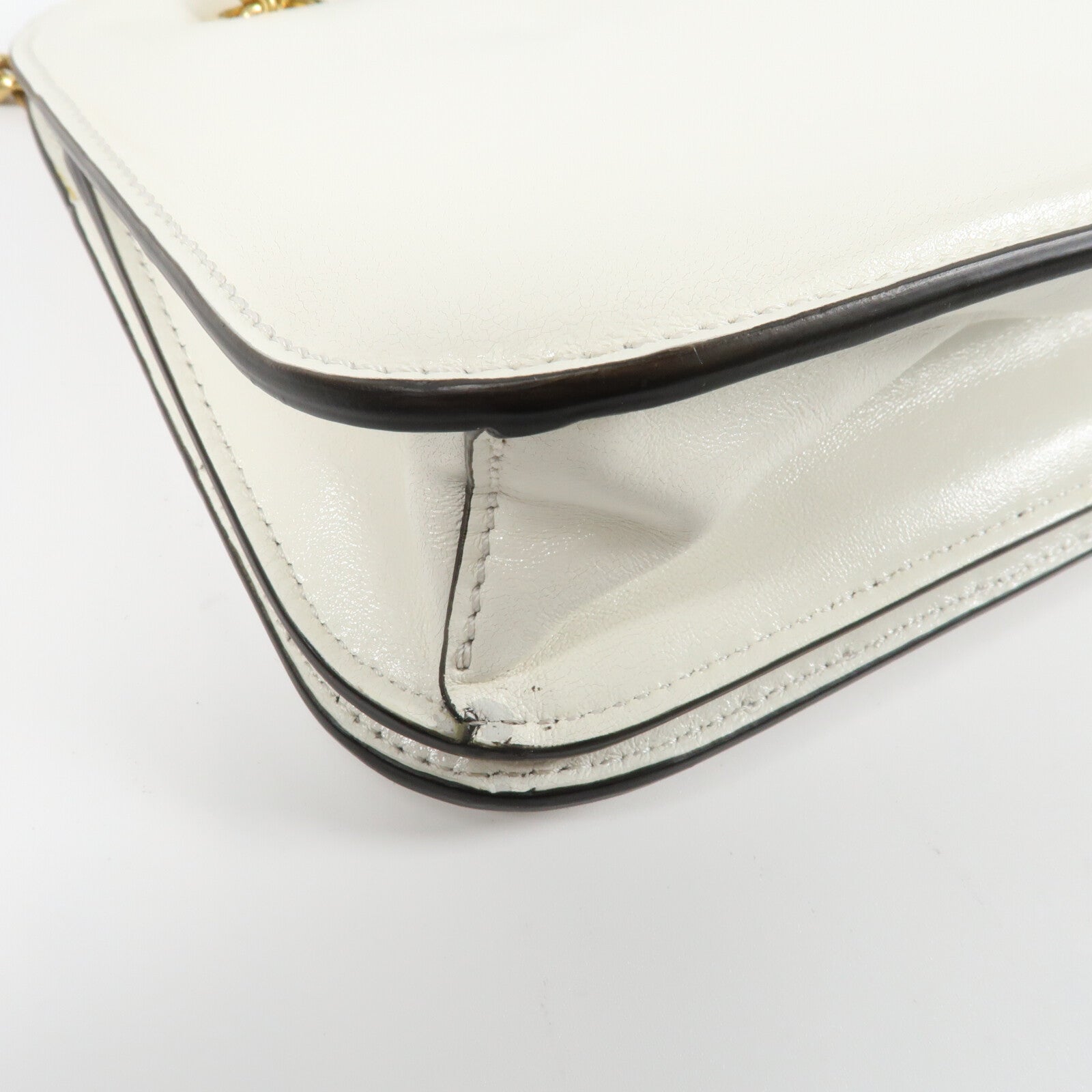 FENDI 牛皮皮革Karligraphy Pocket Shoulder Bag鏈帶肩背袋