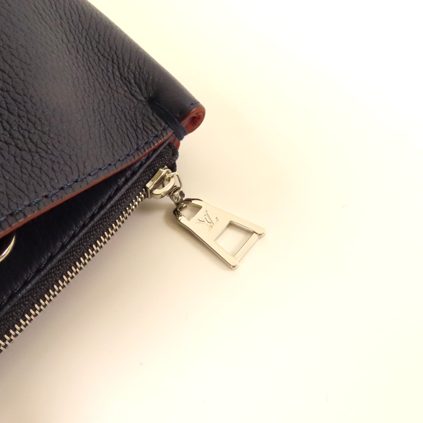 LOUIS VUITTON 【激減優惠】牛皮皮革Lockme銀扣手挽肩背兩用袋手挽肩背兩用袋/紅色