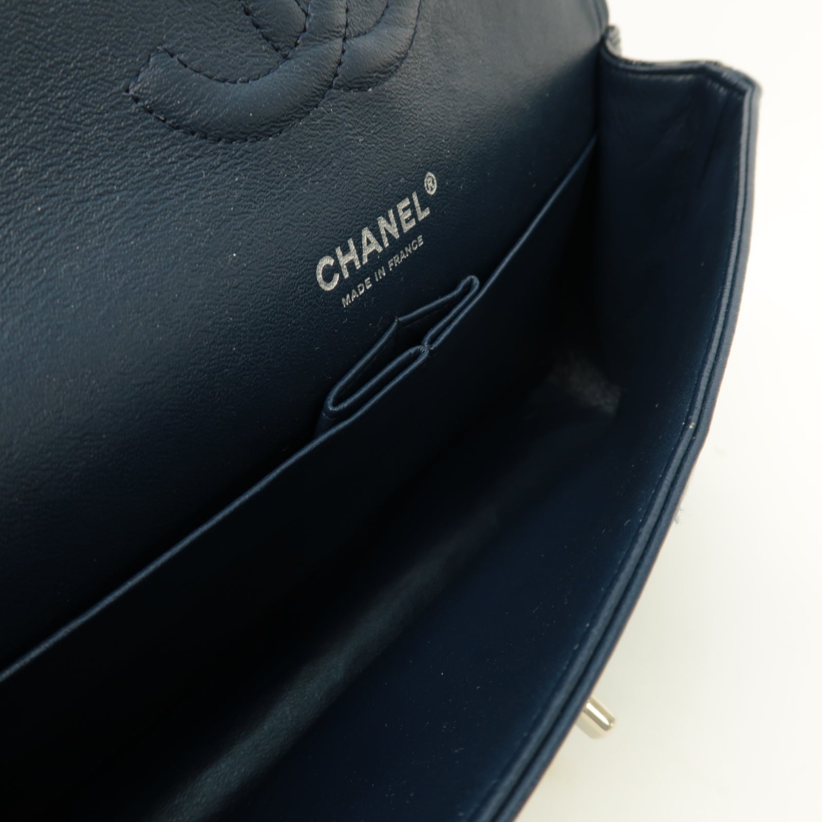 CHANEL 【激減優惠】菱格漆皮皮革Classic Flap 25銀扣鏈帶肩背袋藍色