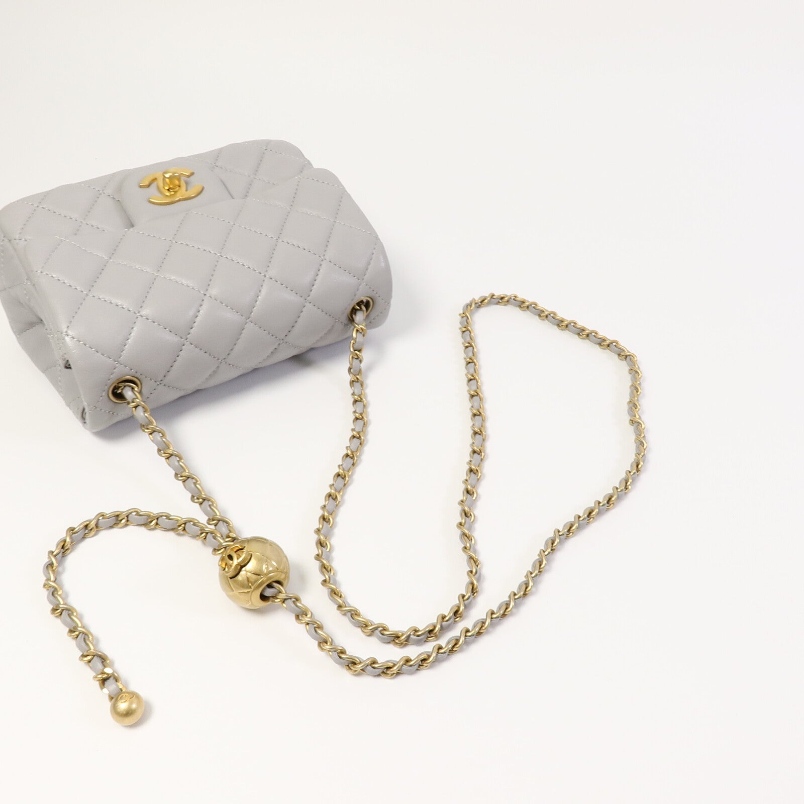CHANEL 羊皮皮革Classic 17 Goldball鏈帶肩背袋