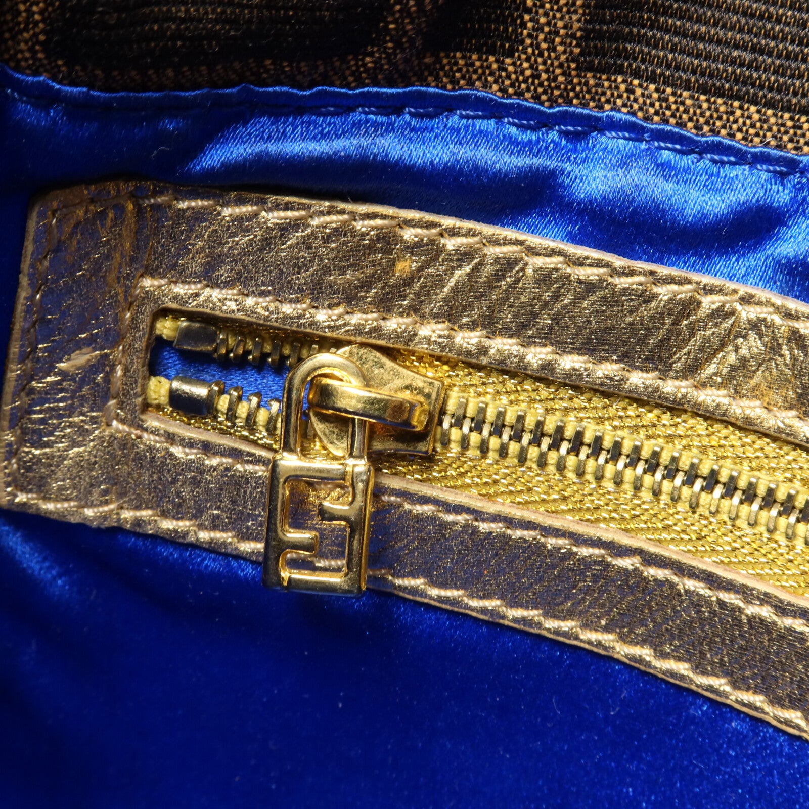 FENDI 帆布Zucca Palm Tree Embroidered Baguette Bag肩背袋