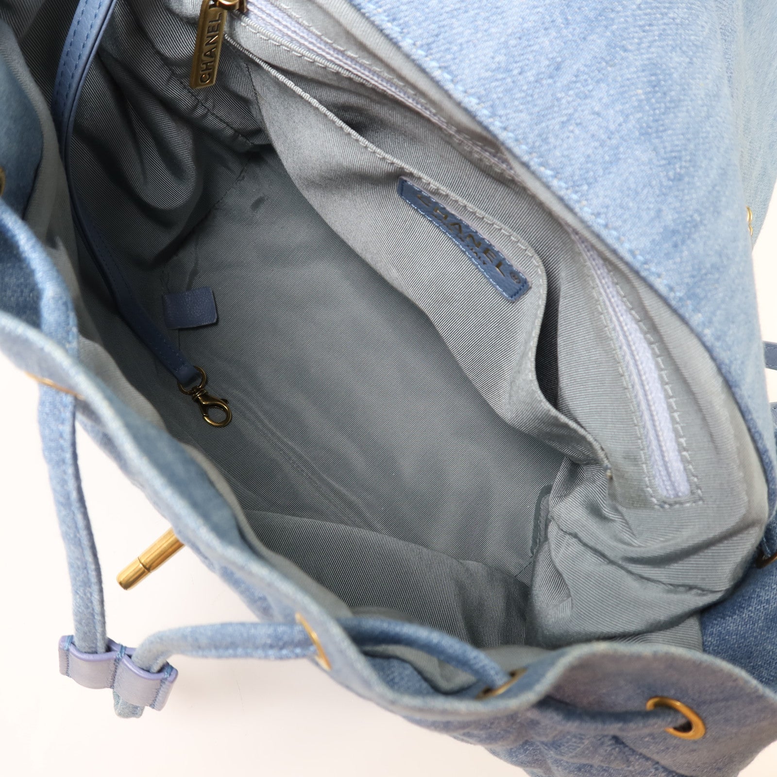CHANEL 牛仔布Chain Backpack金扣鏈帶背包
