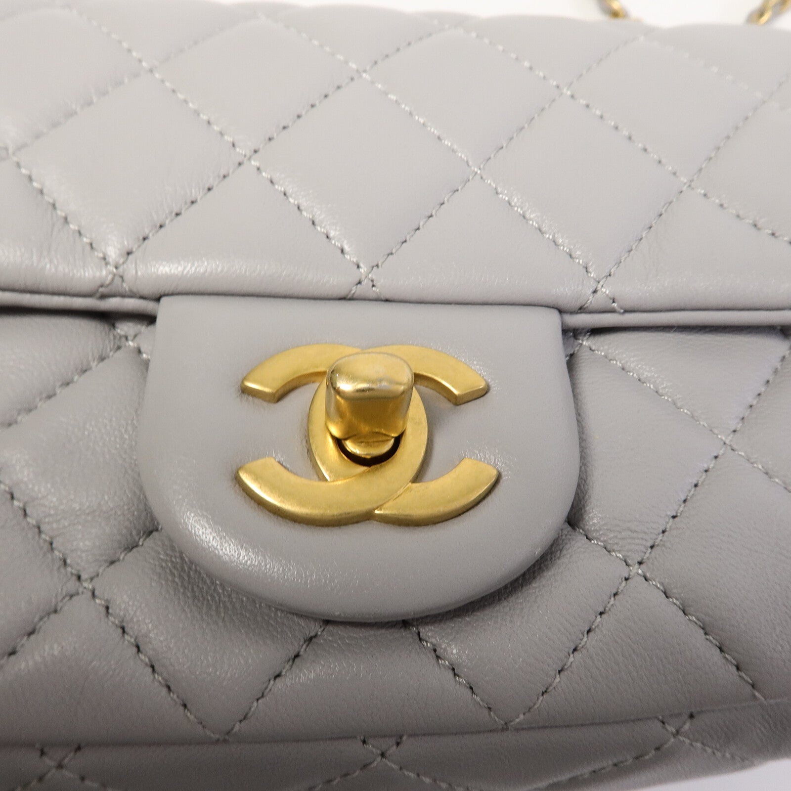 CHANEL 羊皮皮革Classic 17 Goldball鏈帶肩背袋