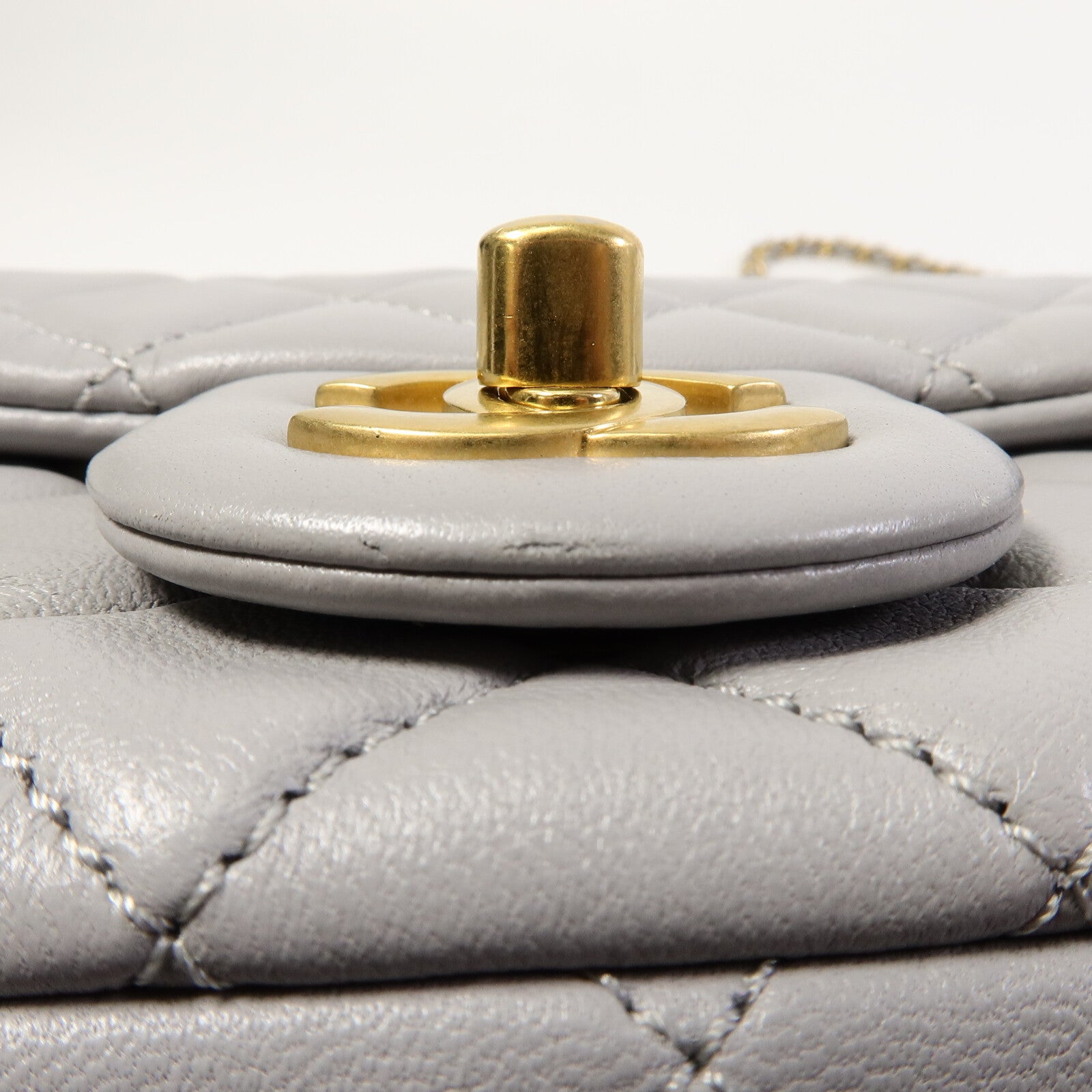 CHANEL 羊皮皮革Classic 17 Goldball鏈帶肩背袋