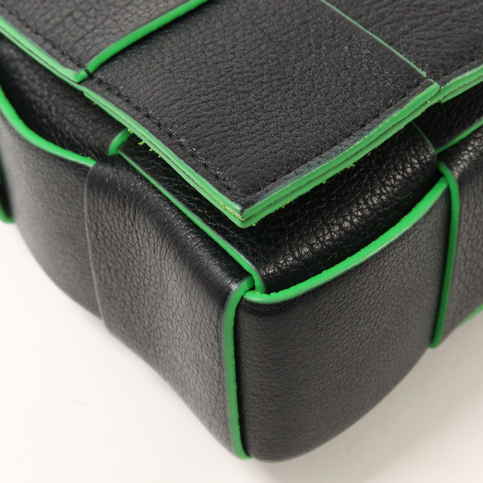 BOTTEGA VENETA 牛皮皮革Cassette Small肩背袋