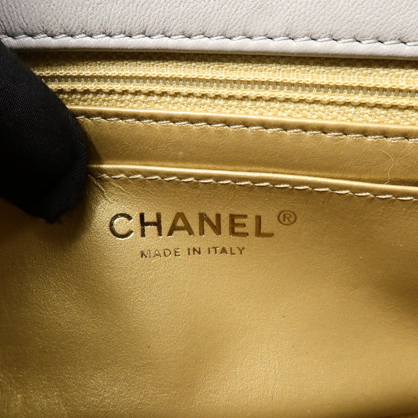 CHANEL 羊皮皮革Classic 17 Goldball鏈帶肩背袋