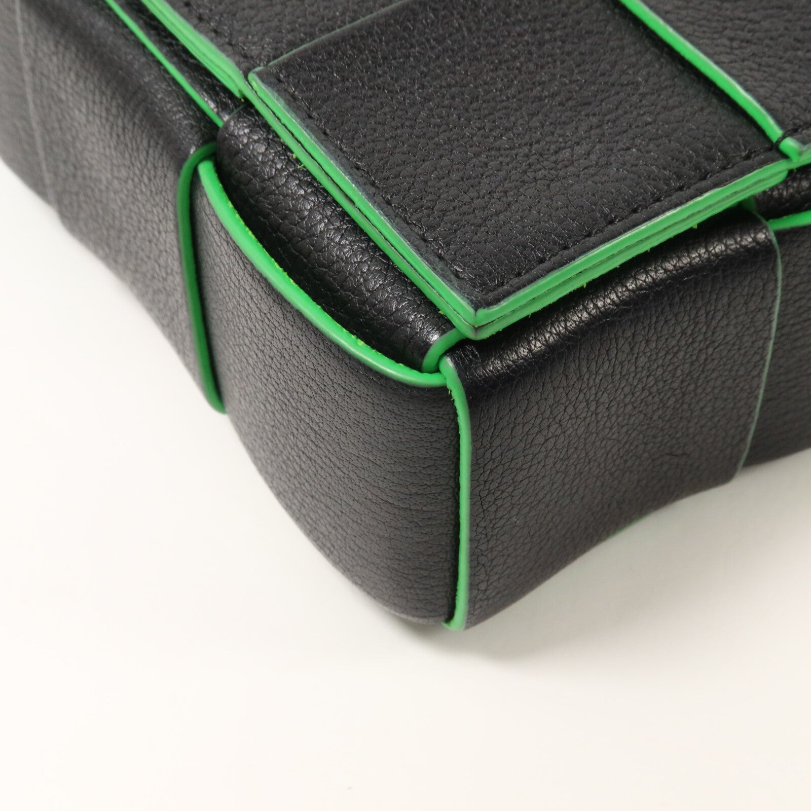 BOTTEGA VENETA 牛皮皮革Cassette Small肩背袋