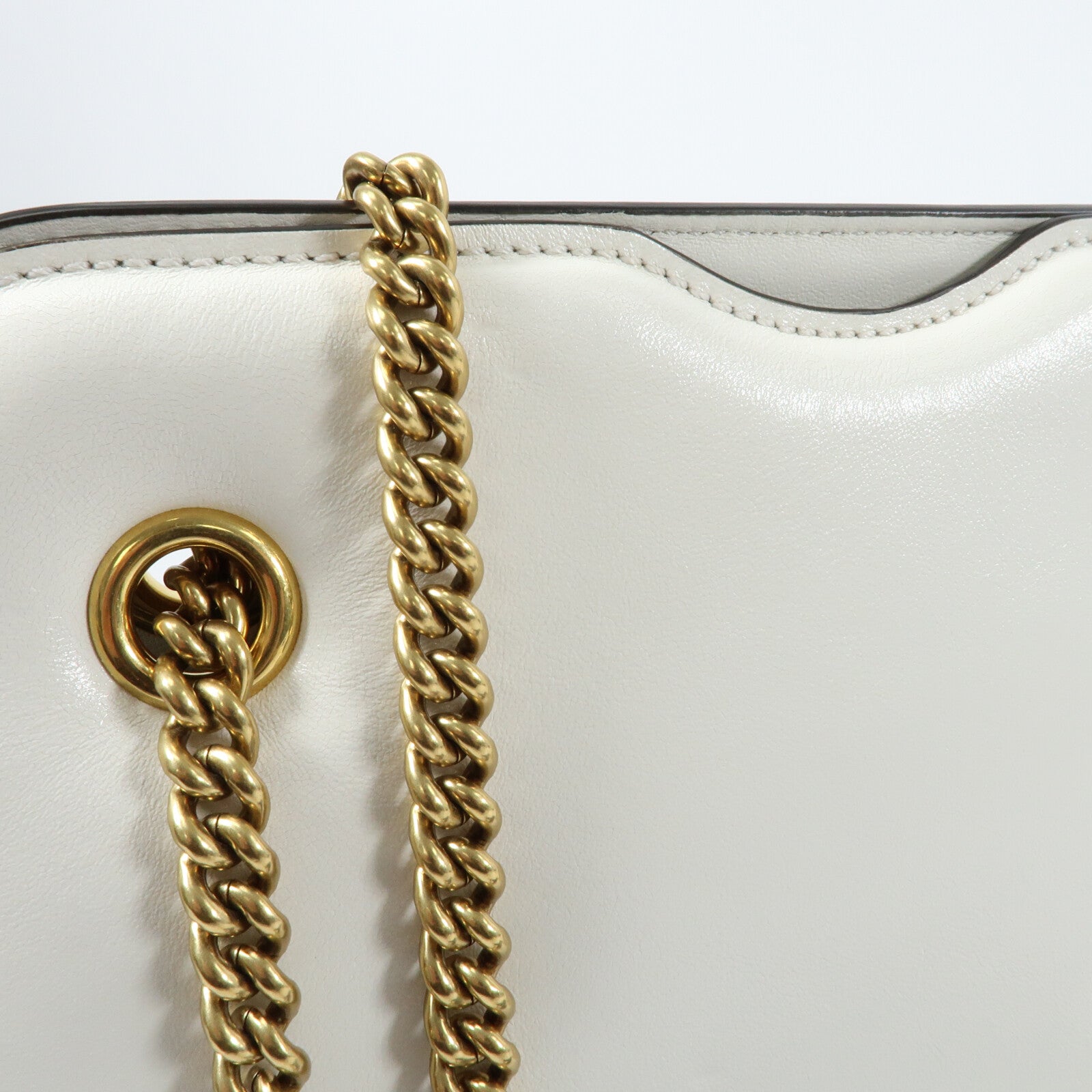 FENDI 牛皮皮革Karligraphy Pocket Shoulder Bag鏈帶肩背袋
