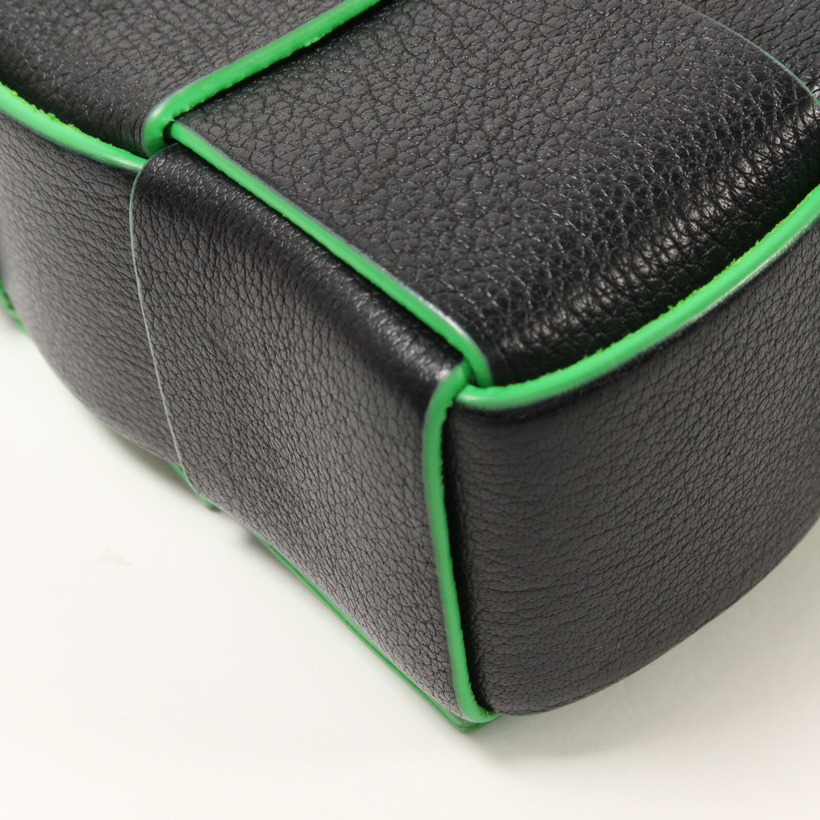 BOTTEGA VENETA 牛皮皮革Cassette Small肩背袋