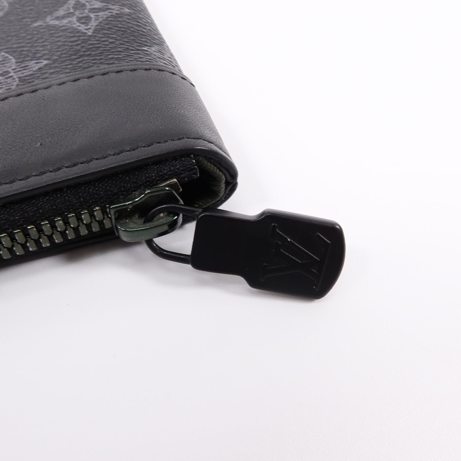 LOUIS VUITTON Monogram Eclipse Vivienne Pochette Apollo手拿包