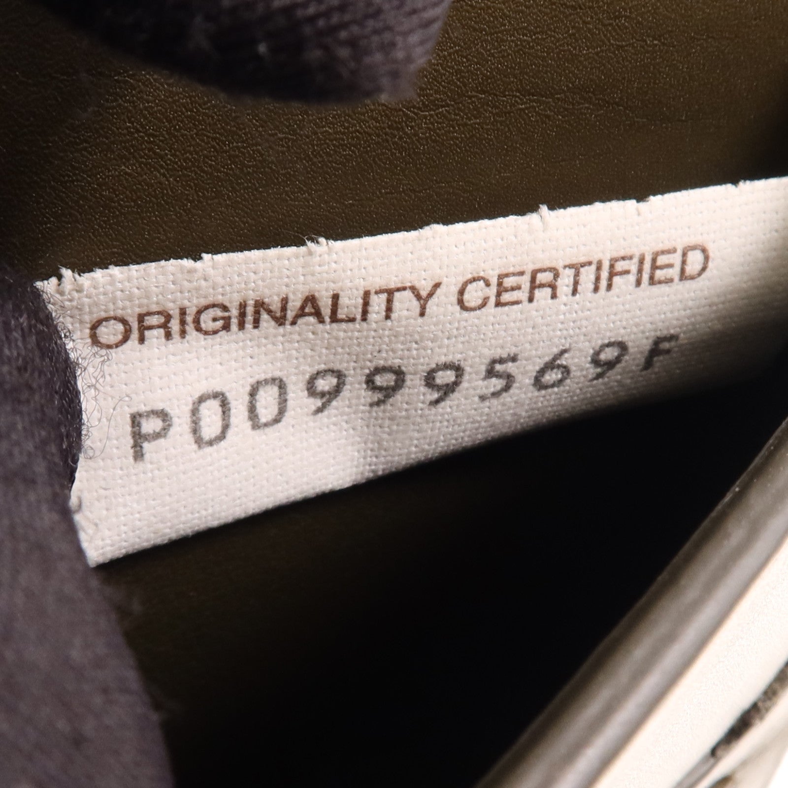 BOTTEGA VENETA 皮革Phone Bag銀扣肩背袋