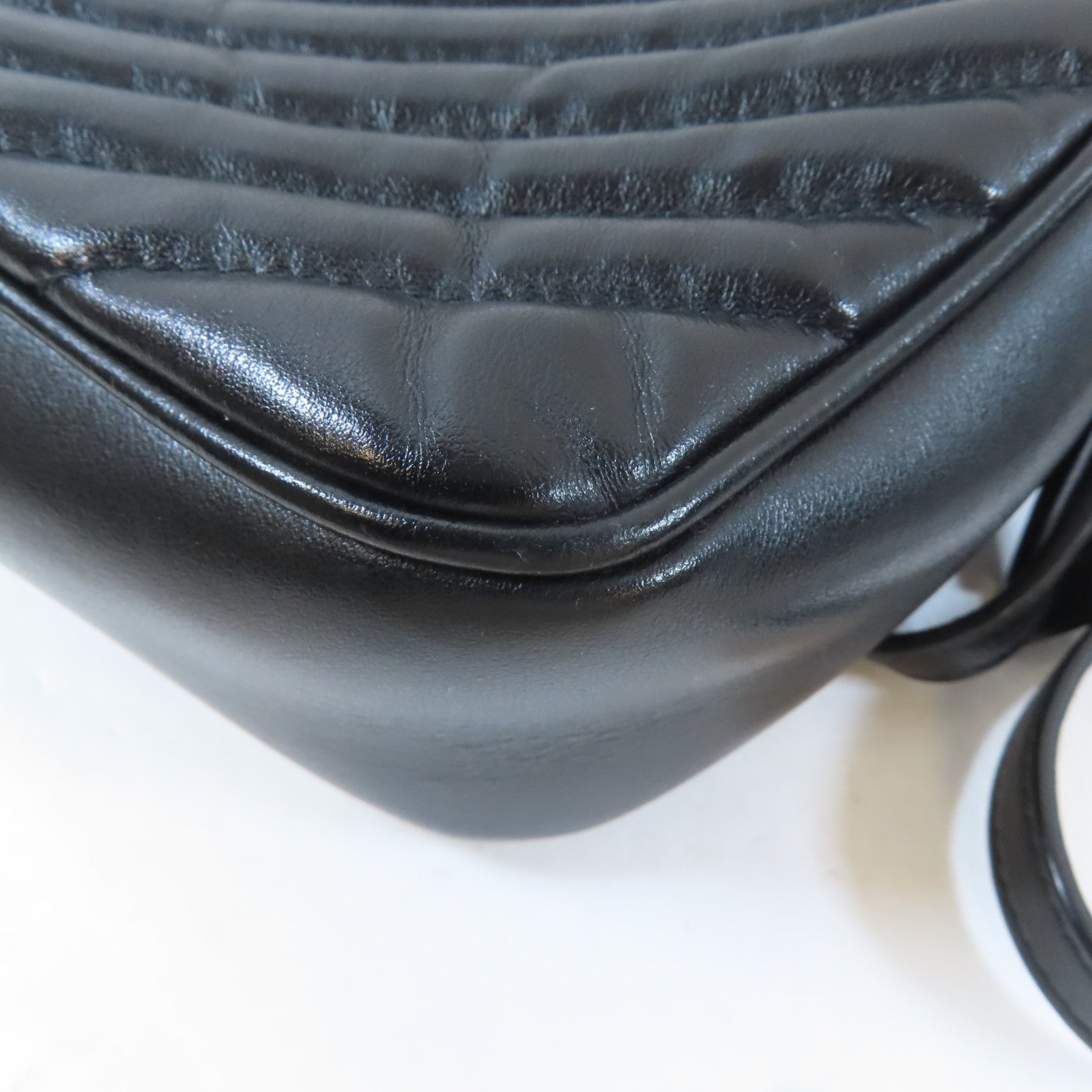 SAINT LAURENT 牛皮皮革Lou Camera Bag金扣肩背袋黑色