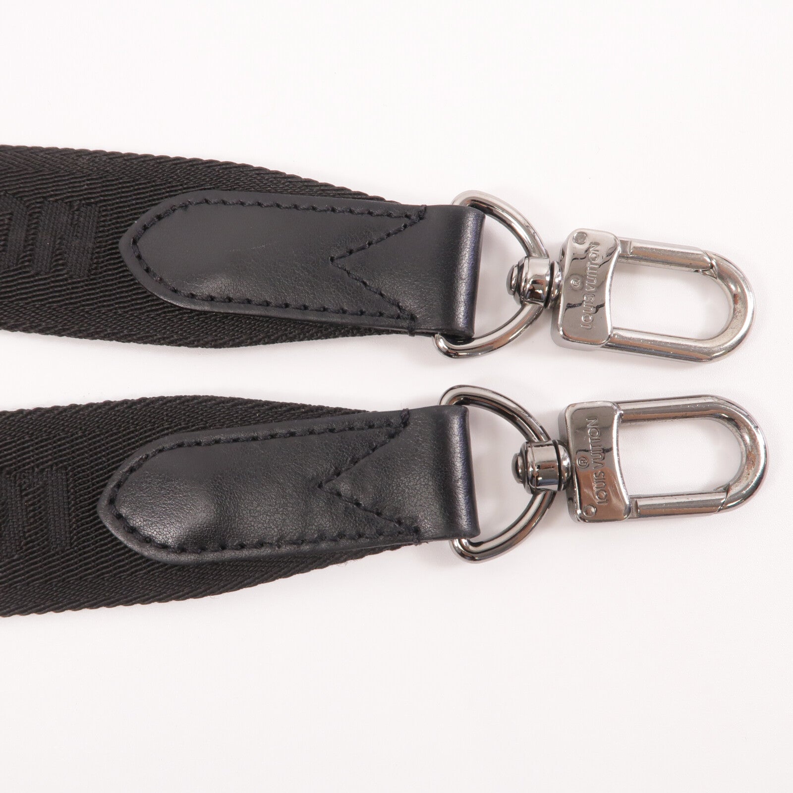 LOUIS VUITTON Monogram Eclipse Reverse Trio Messenger銀扣肩背袋灰色