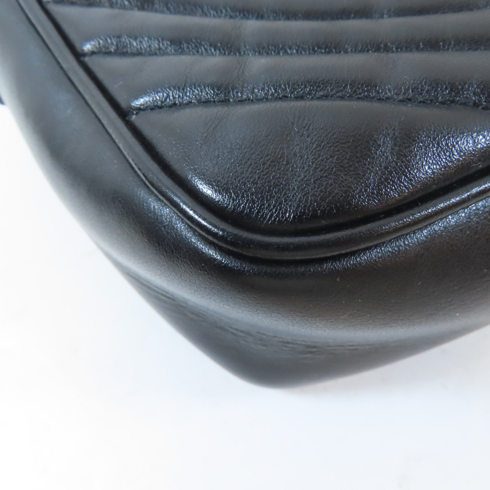 SAINT LAURENT 牛皮皮革Lou Camera Bag金扣肩背袋黑色
