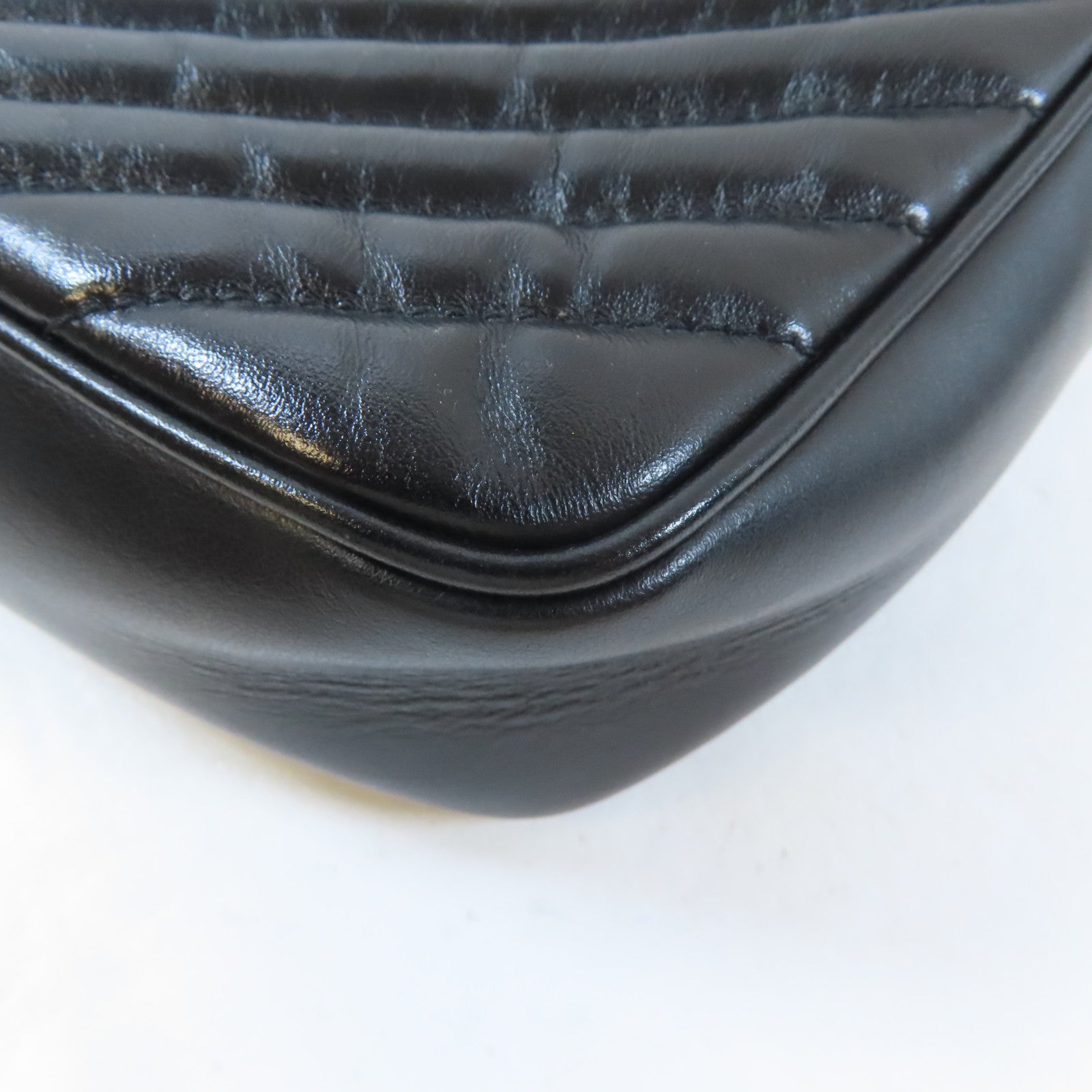 SAINT LAURENT 牛皮皮革Lou Camera Bag金扣肩背袋黑色