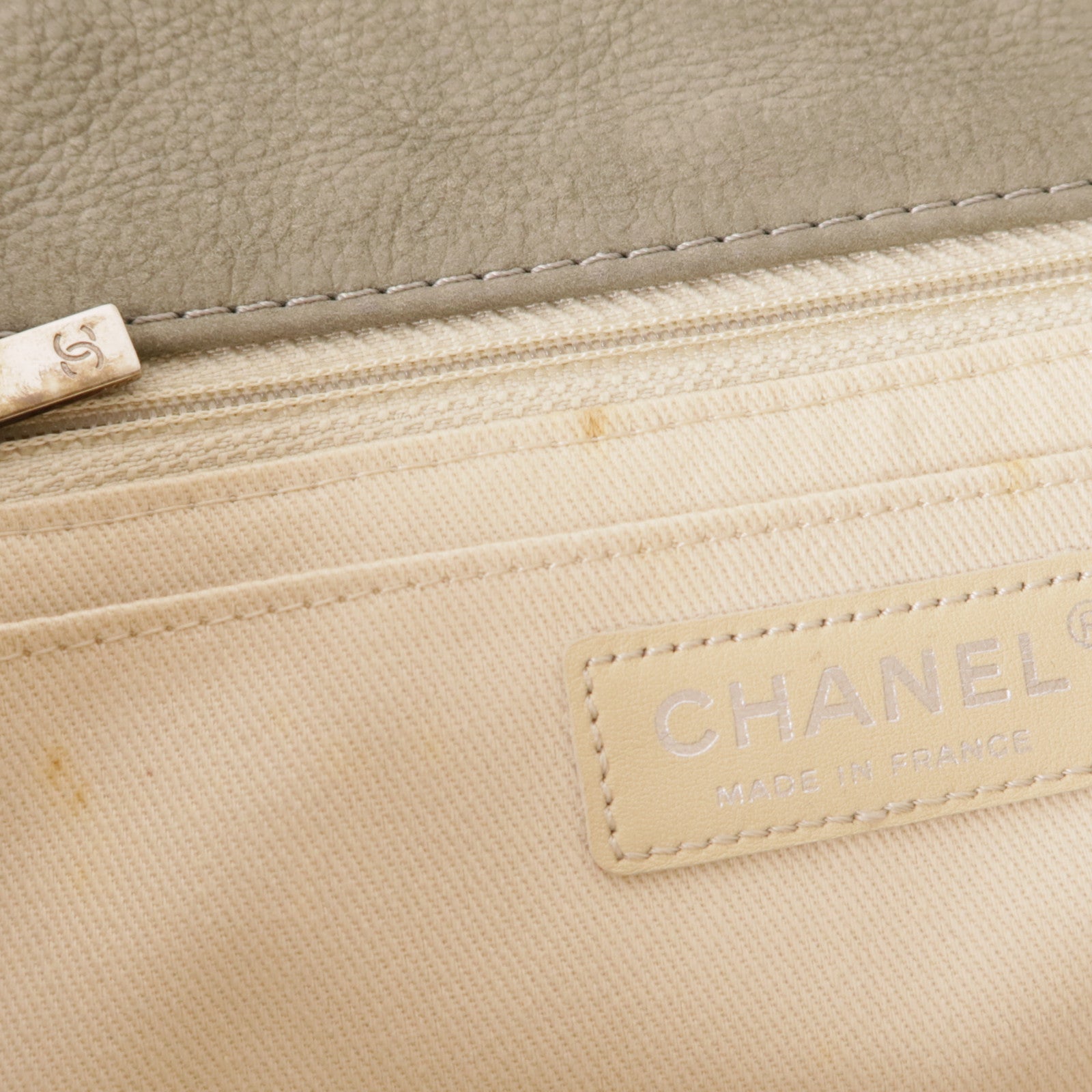 CHANEL 麂皮皮革Flat Bag銀扣鏈帶肩背袋