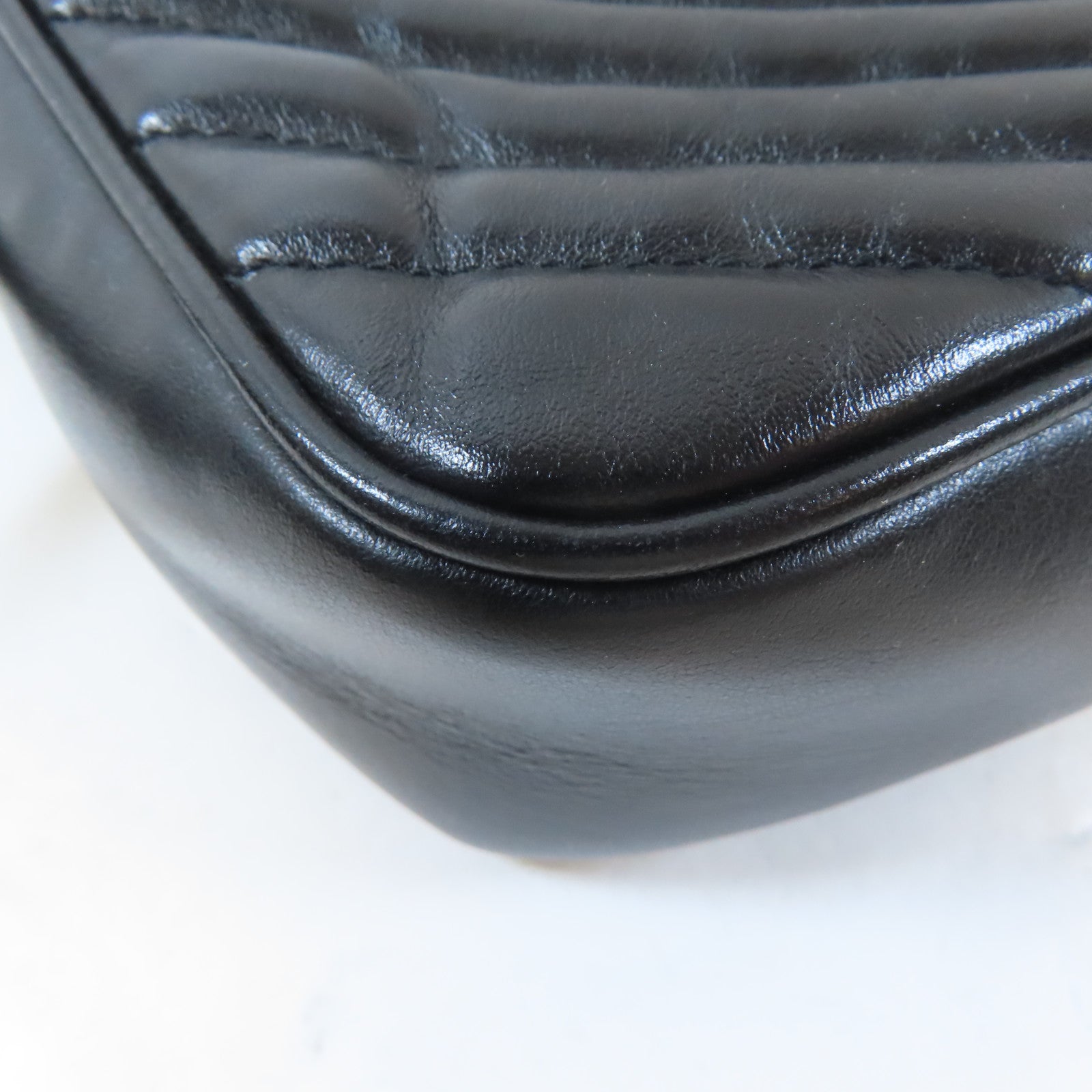 SAINT LAURENT 牛皮皮革Lou Camera Bag金扣肩背袋黑色
