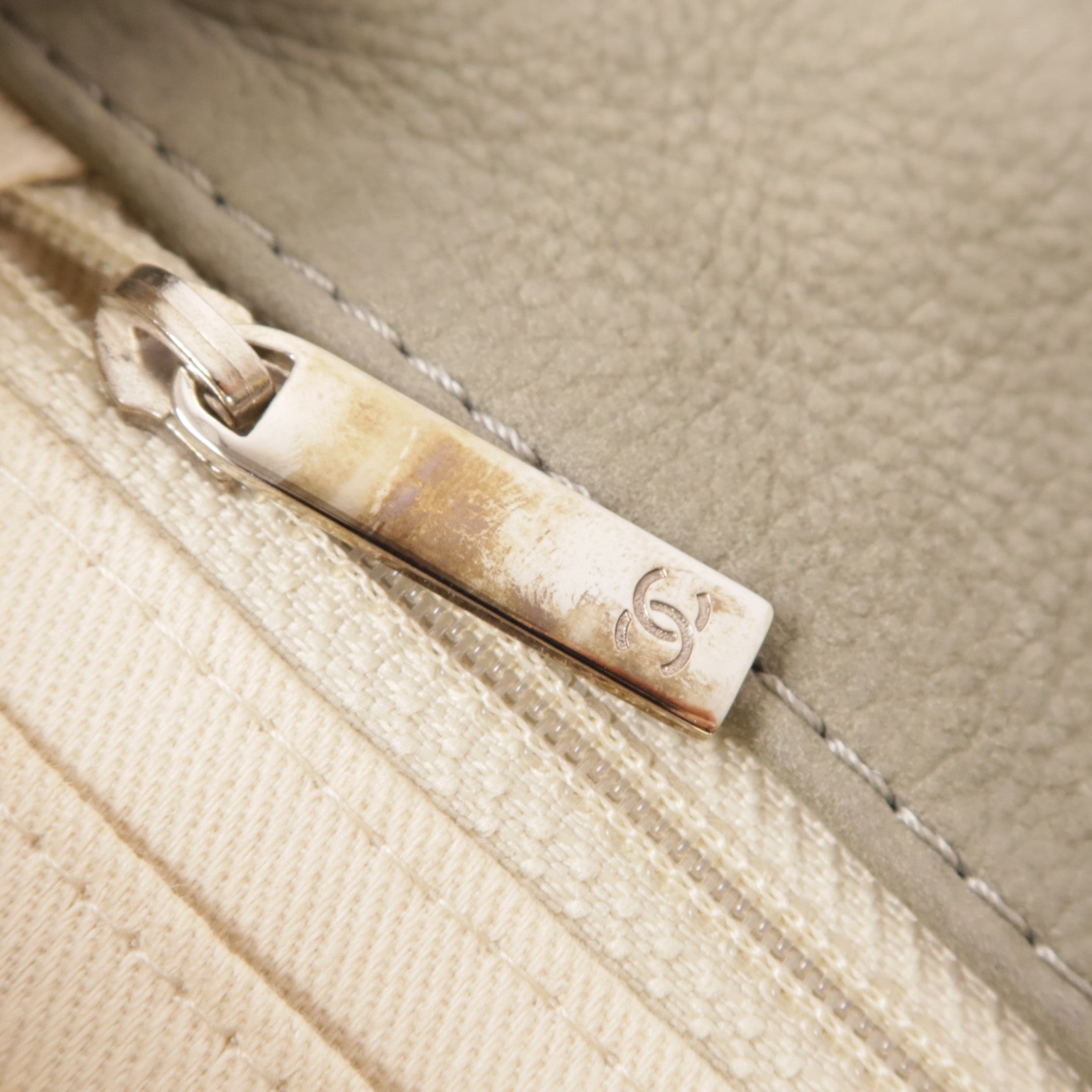 CHANEL 麂皮皮革Flat Bag銀扣鏈帶肩背袋