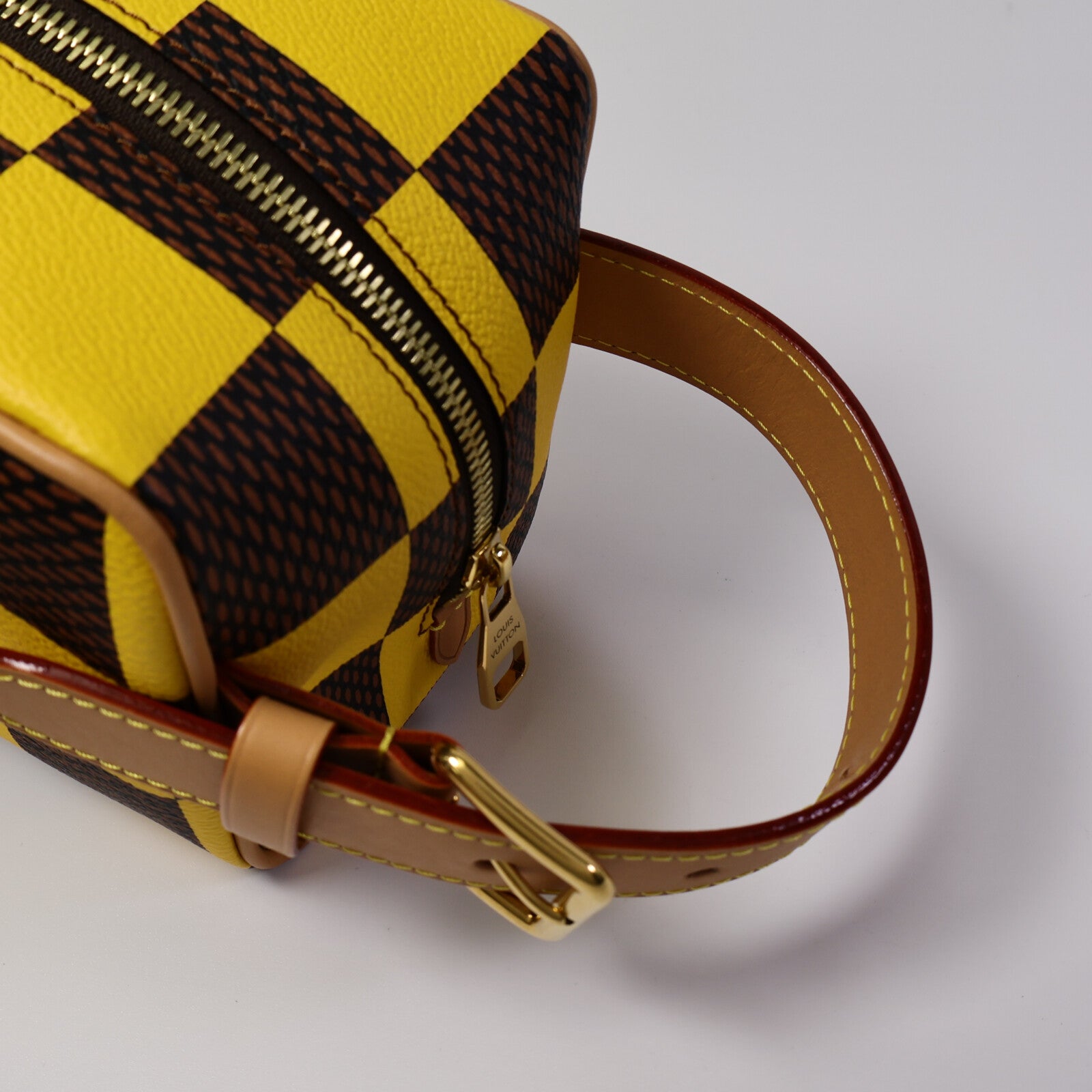 LOUIS VUITTON Damier Pop Locker Dopp Kit Toilet Pouch手拿包