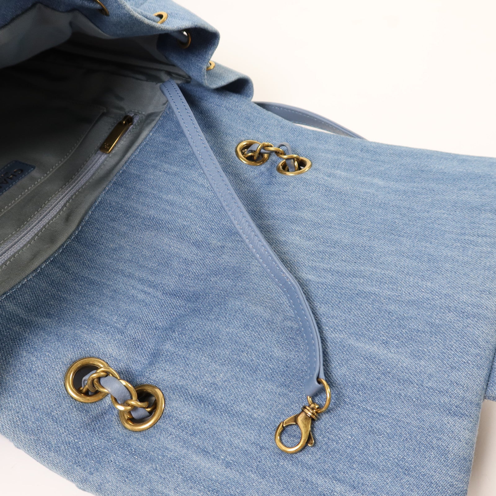 CHANEL 牛仔布Chain Backpack金扣鏈帶背包