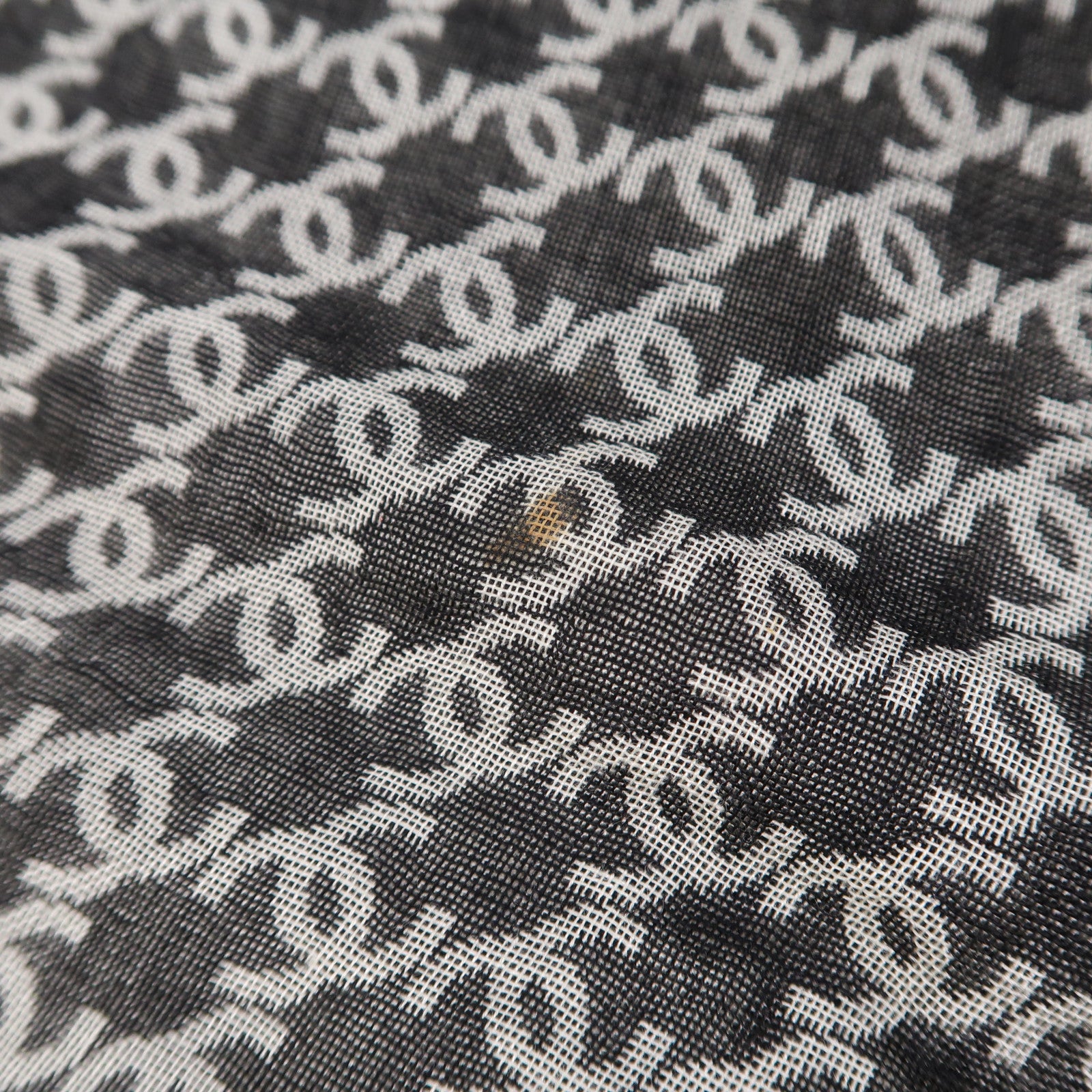 CHANEL 【激減優惠】絲質/羊絨Scarf圍巾黑色/白色