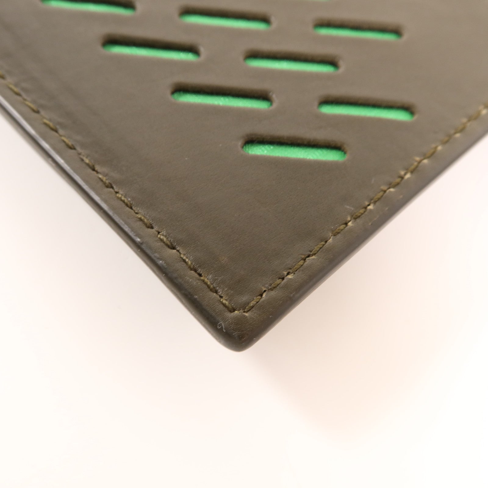 BOTTEGA VENETA 皮革Phone Bag銀扣肩背袋