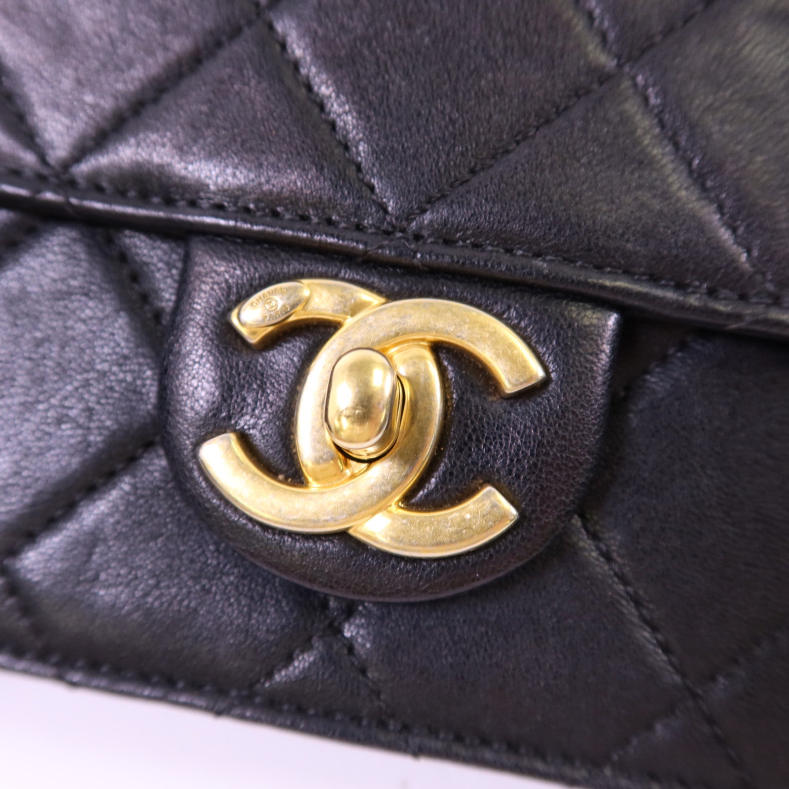 CHANEL 牛皮皮革Shoulder Bag金扣鏈帶肩背袋