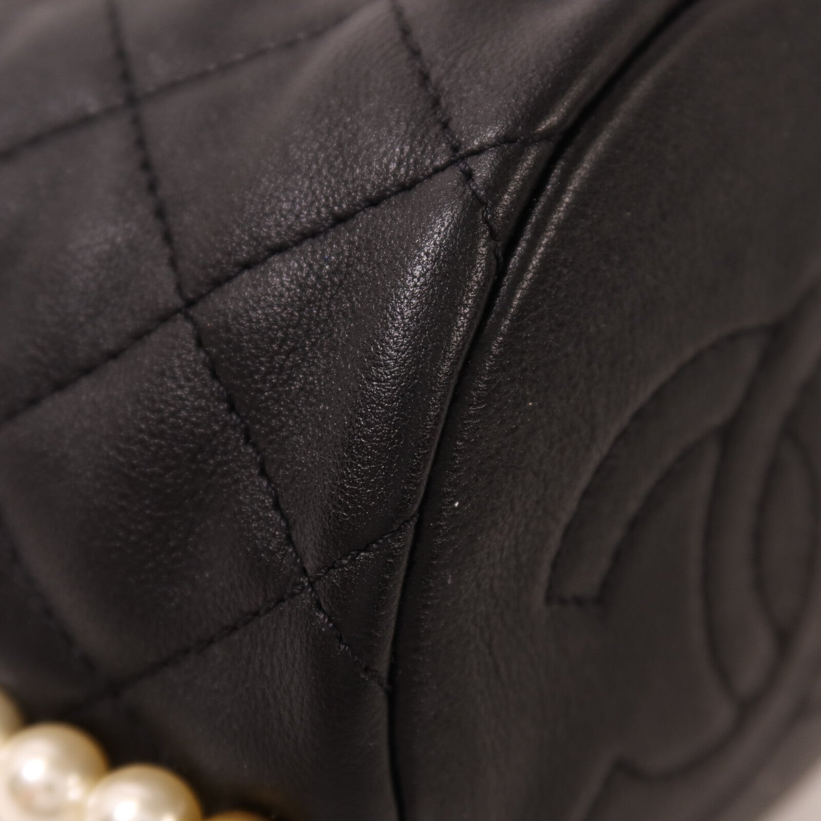 CHANEL 牛皮皮革Mini Pearl Bucket Bag金扣肩背袋