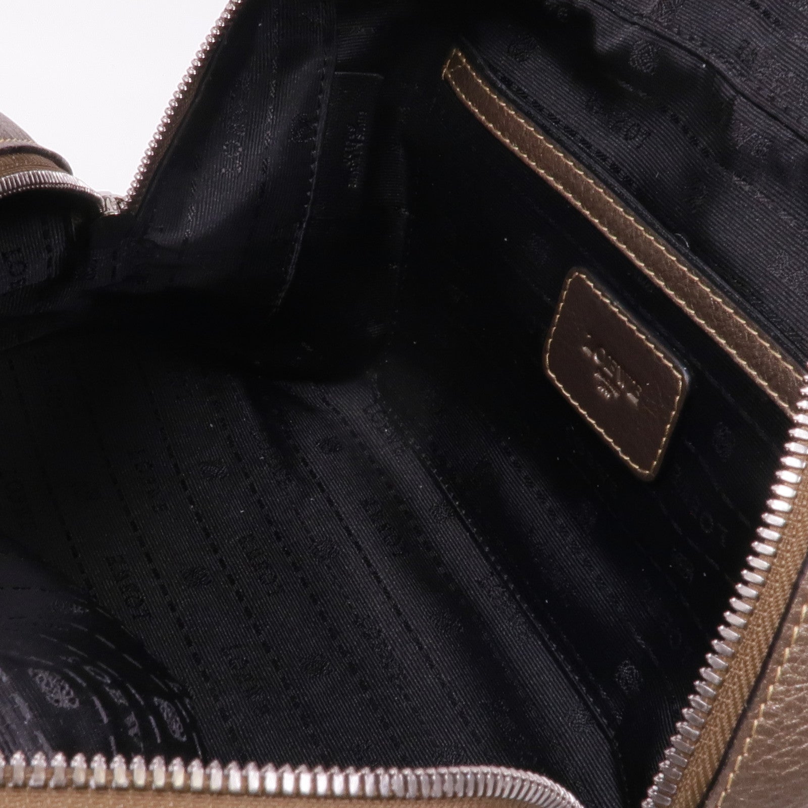 LOEWE 牛皮皮革Handbag銀扣手挽袋